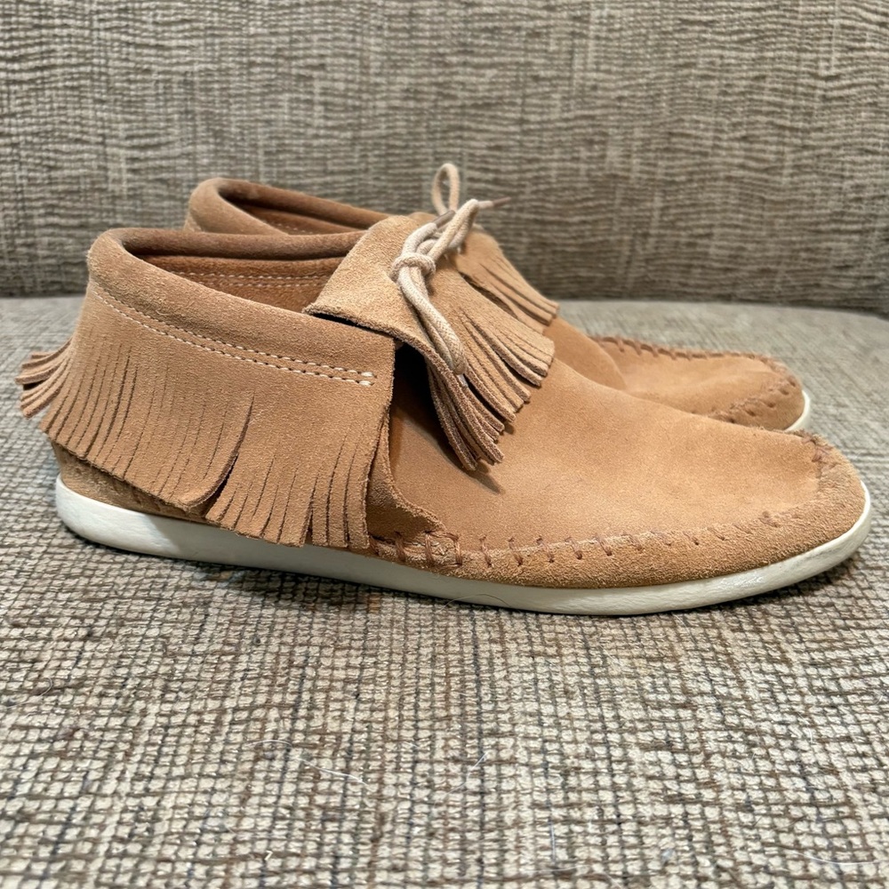 Minnetonka Tan Suede Moccasin Shoes Size 8